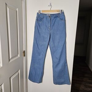 Forenza vintage 90s light wash high waisted Flare leg mom jeans. Women's Size 8